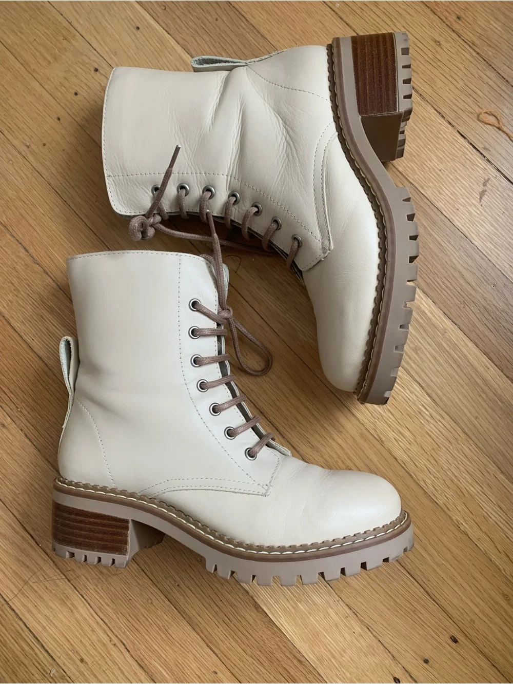 EUC BERTUCHI Bone Leather Lace-Up Side-Zip High Ankle Boots in Size 38/7.5M